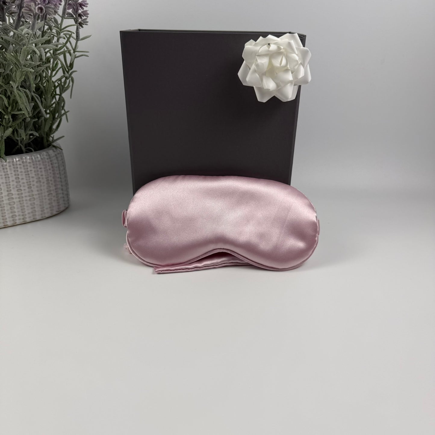 Pink Self Care Gift Box – Travel Mug, Cozy Socks, Eye Mask & Candle