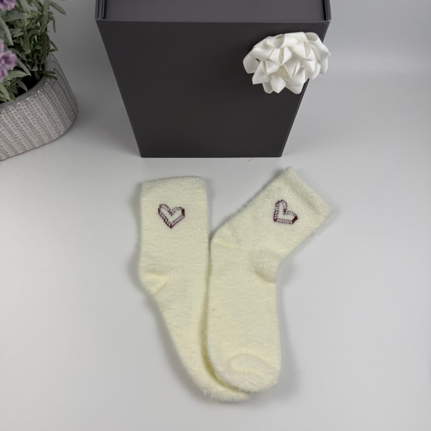 Pink Self Care Gift Box – Travel Mug, Cozy Socks, Eye Mask & Candle